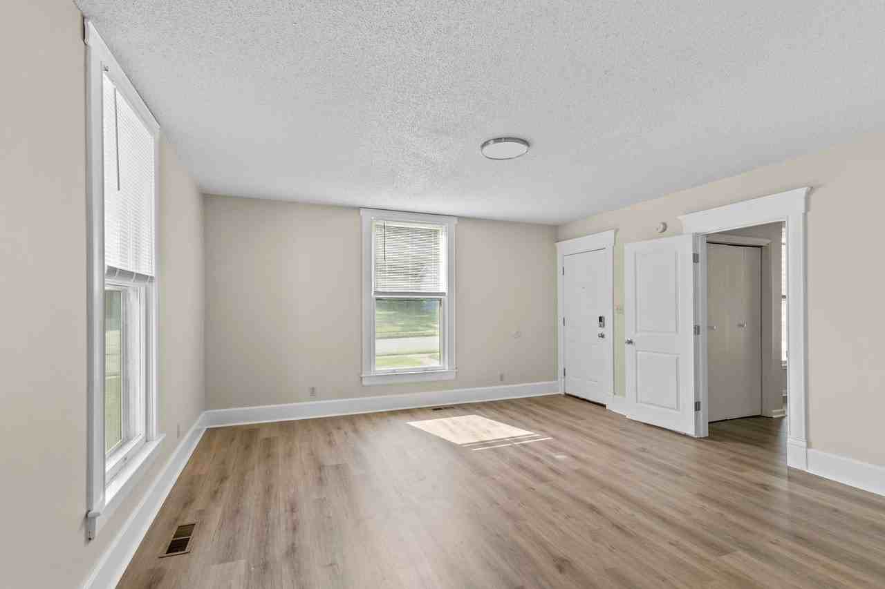 732 S Main Ave - Photo 6 of 25