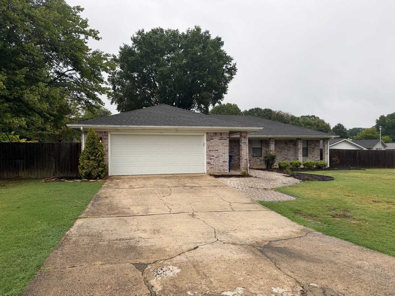 2 S Hampton Cv - Photo 2 of 20