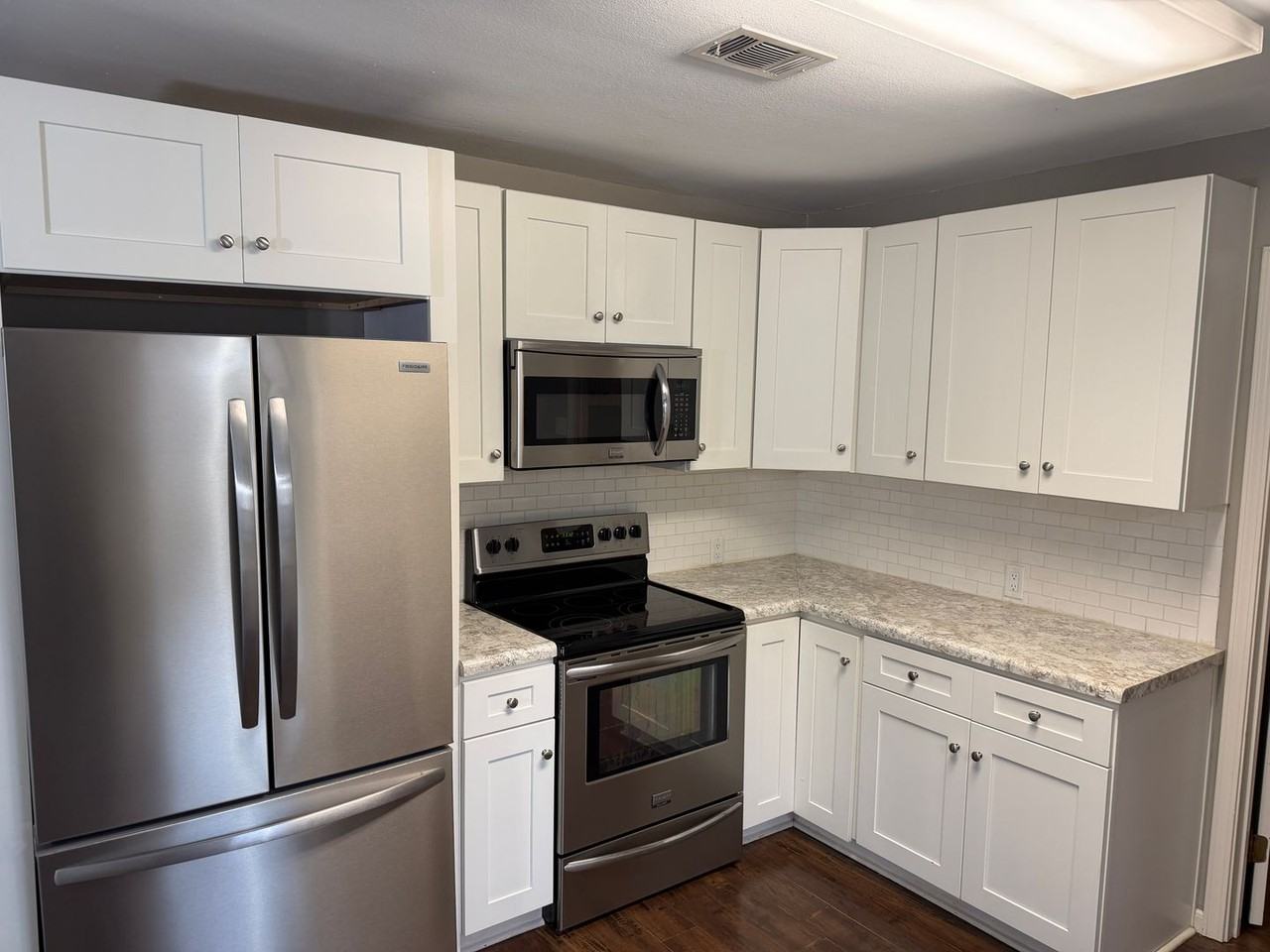 2 S Hampton Cv - Photo 5 of 20