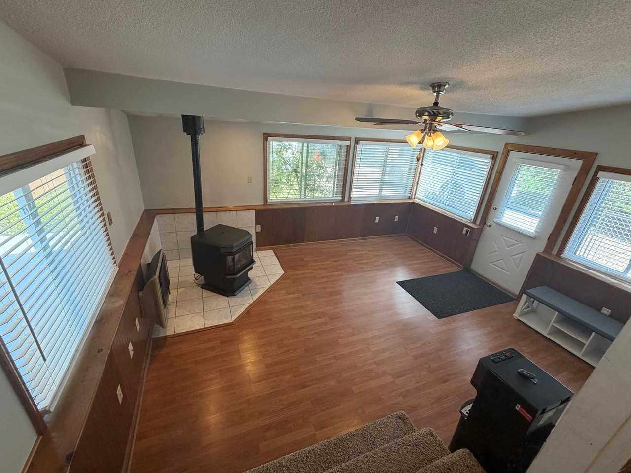 35 Vine St - Photo 2 of 10