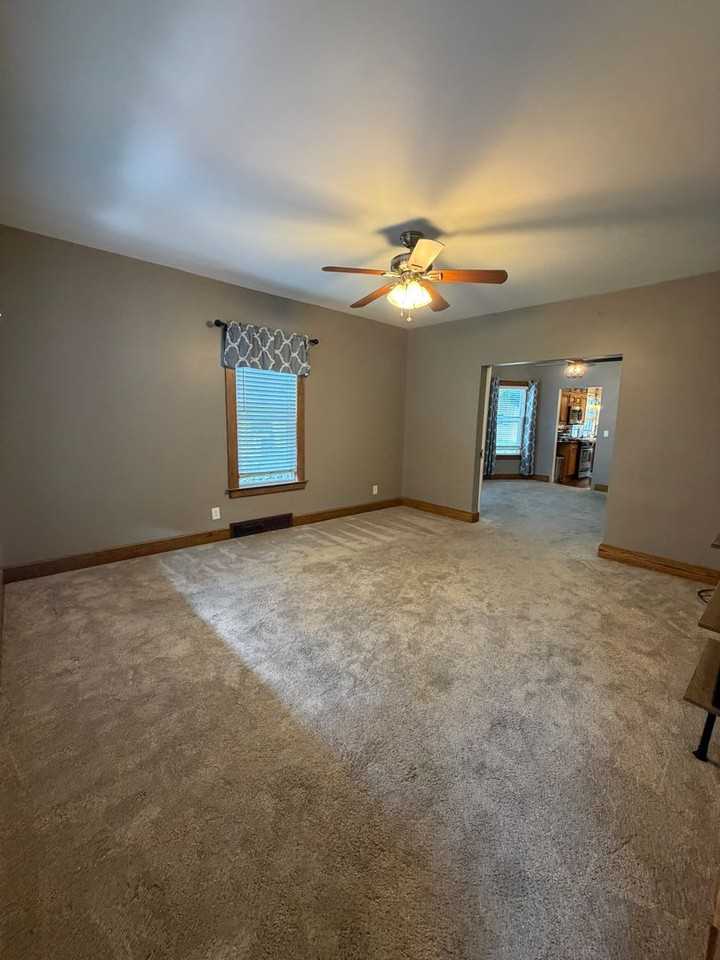 35 Vine St - Photo 4 of 10
