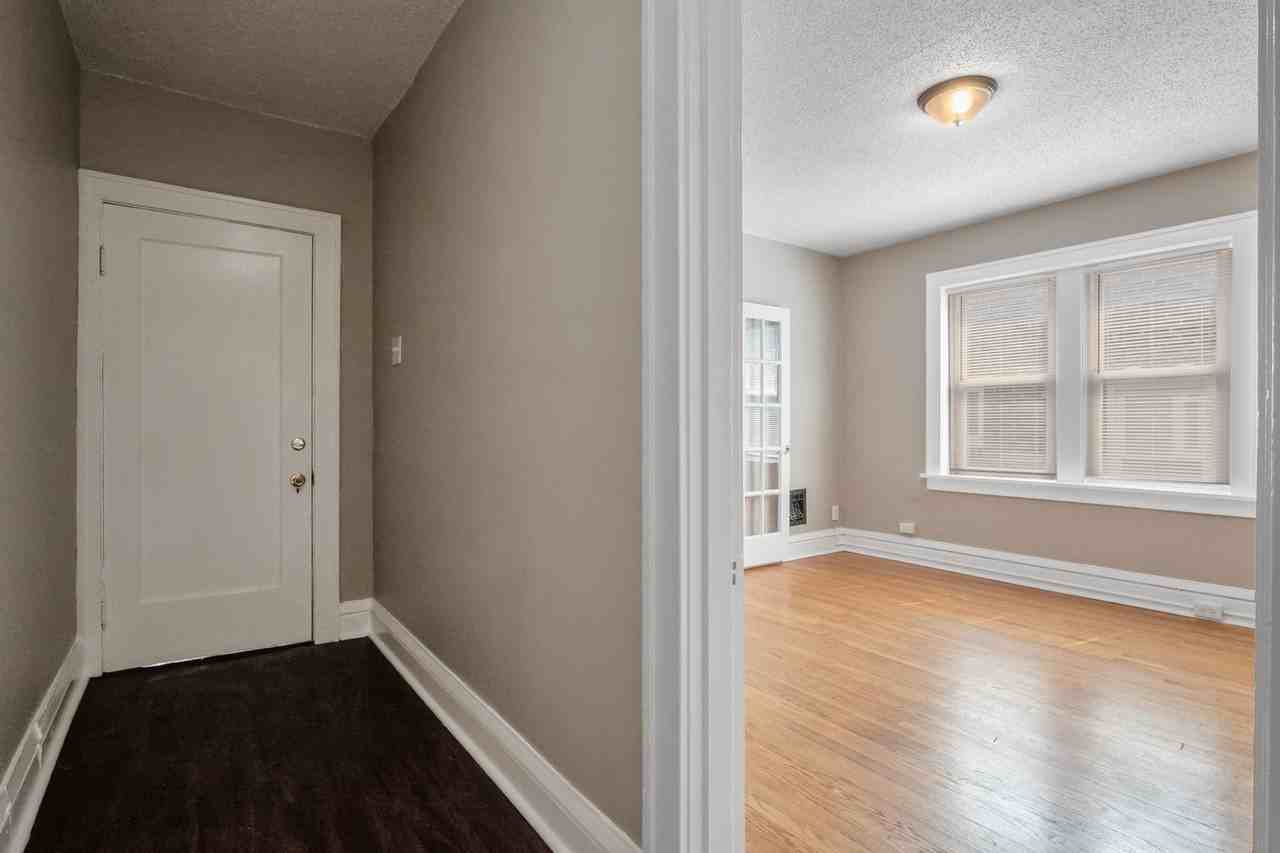 4958 Walsh St - Photo 3 of 17