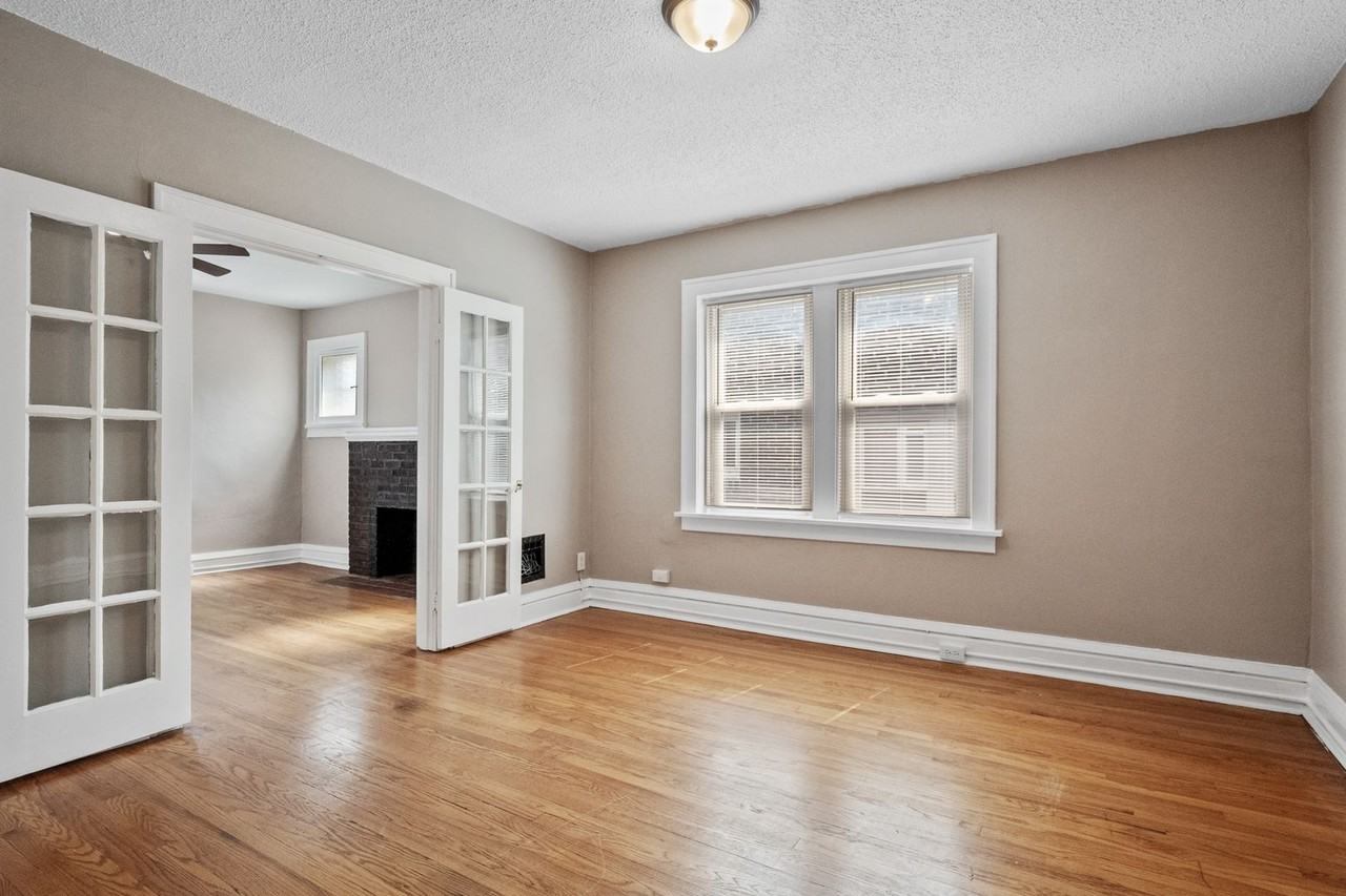 4958 Walsh St - Photo 4 of 17