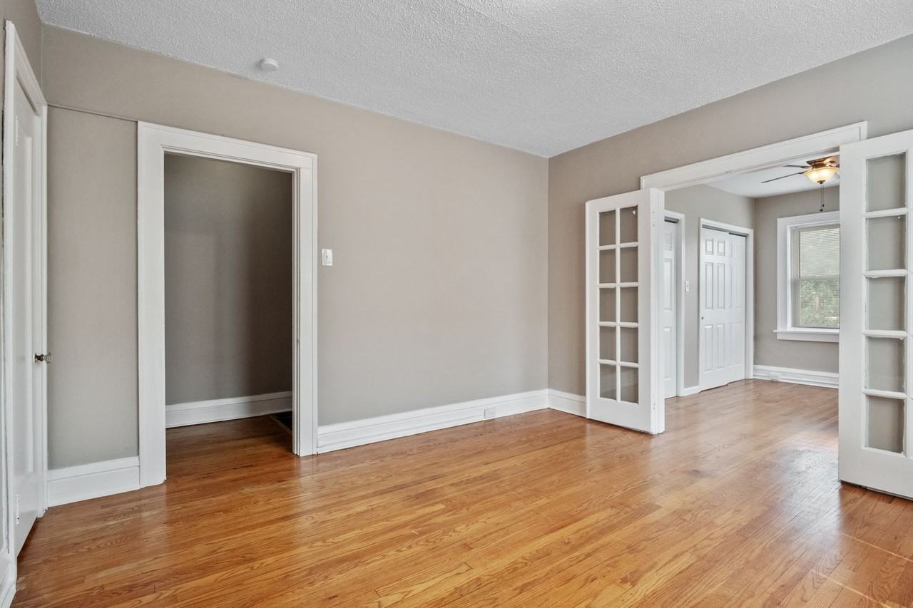 4958 Walsh St - Photo 5 of 17