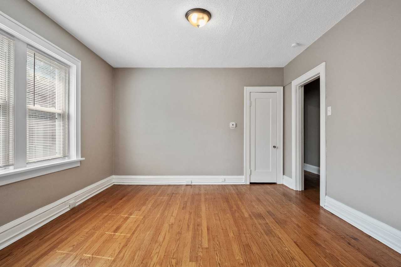 4958 Walsh St - Photo 6 of 17