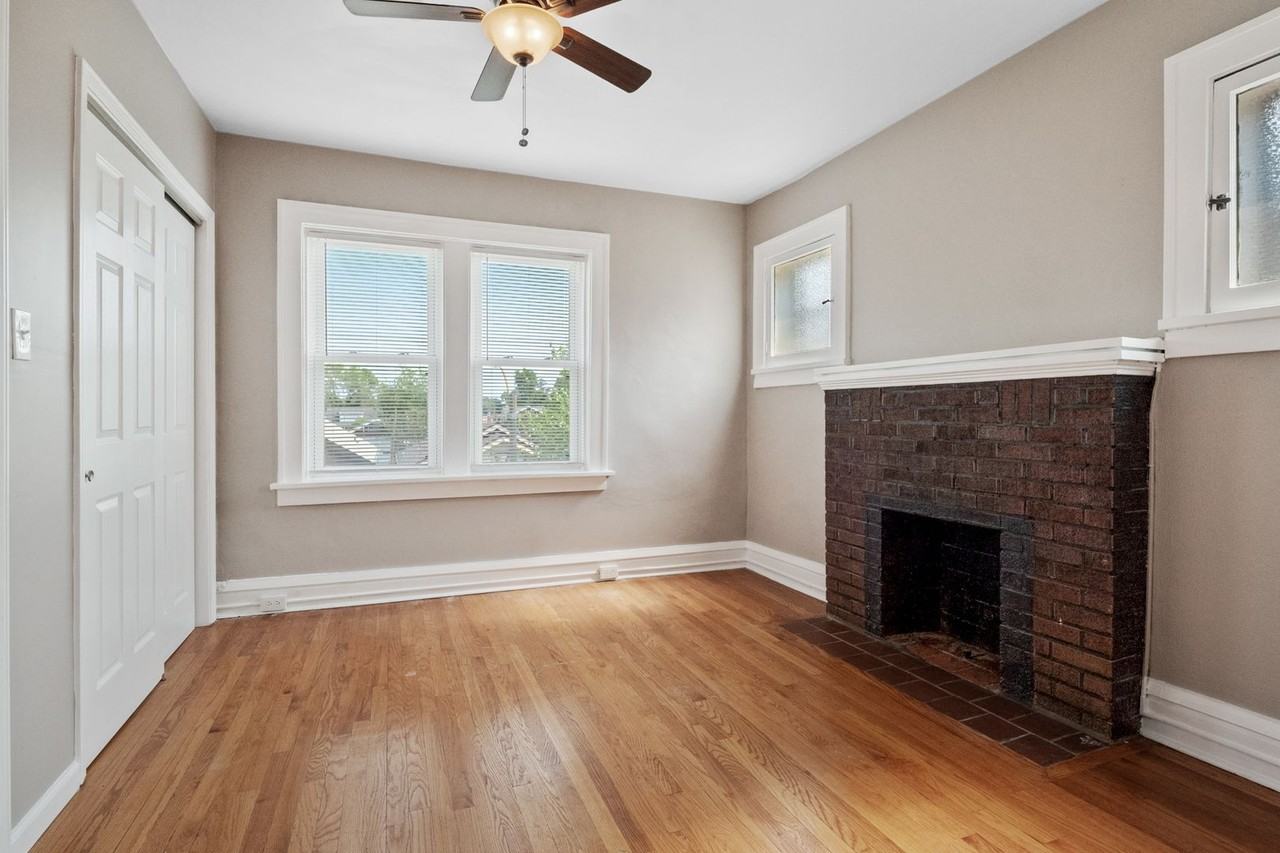4958 Walsh St - Photo 7 of 17