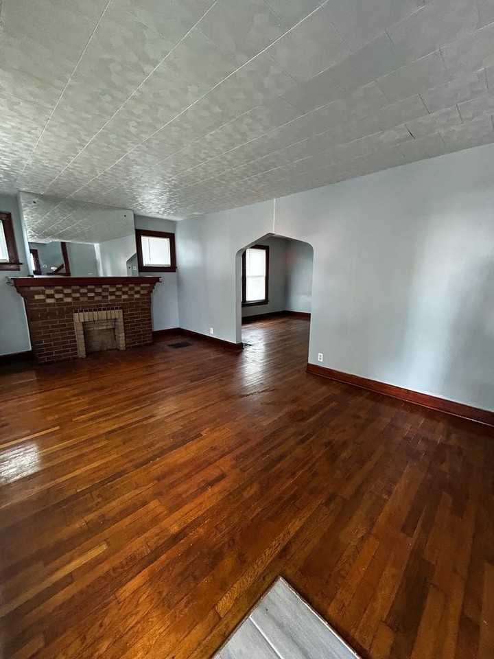 145 N Hague Ave - Photo 3 of 13