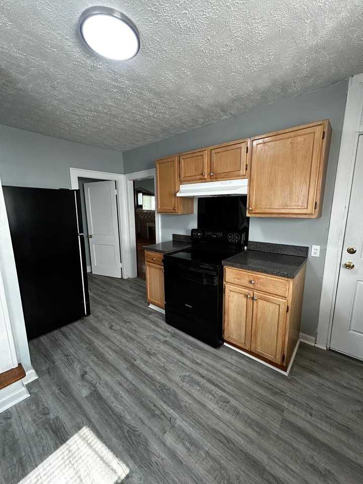 145 N Hague Ave - Photo 5 of 13