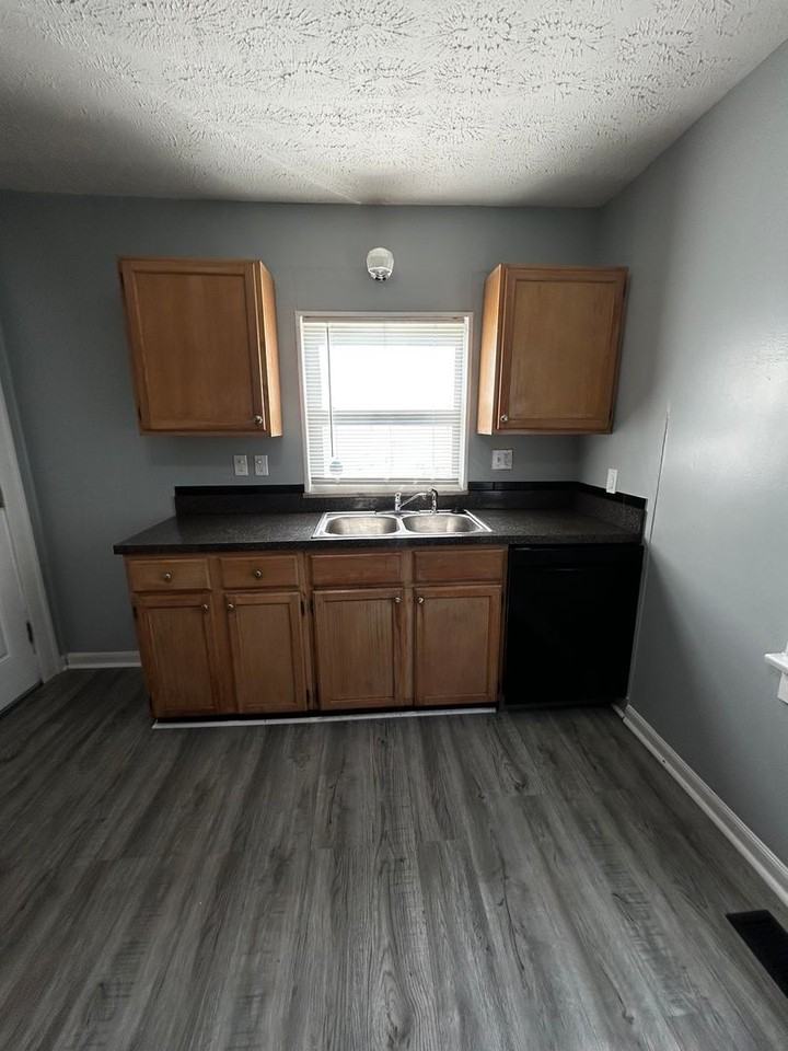 145 N Hague Ave - Photo 6 of 13