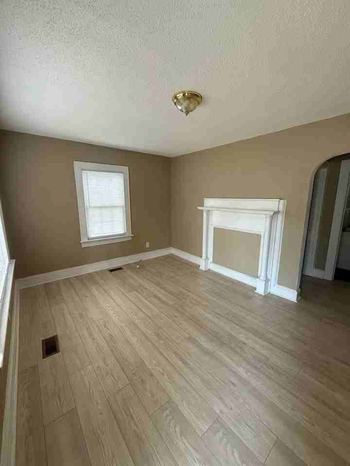 615 Hudson St - Photo 2 of 16