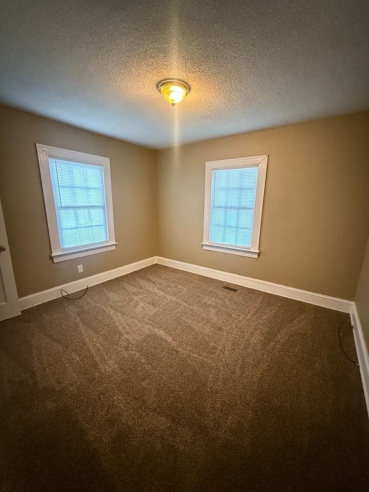 615 Hudson St - Photo 6 of 16