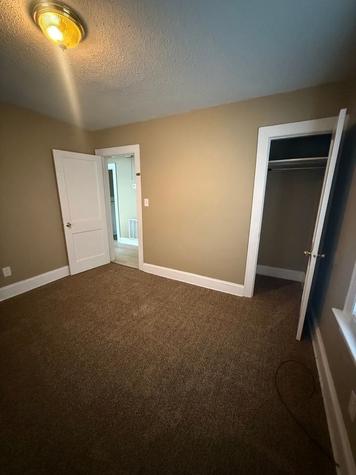 615 Hudson St - Photo 7 of 16