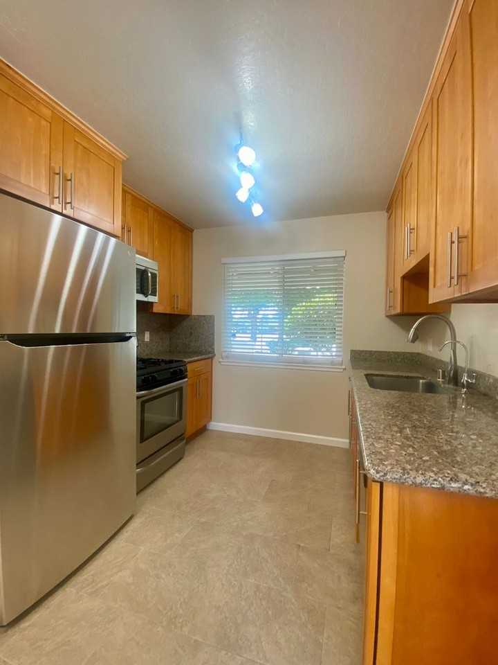 2652 Day Ct - Photo 3 of 10