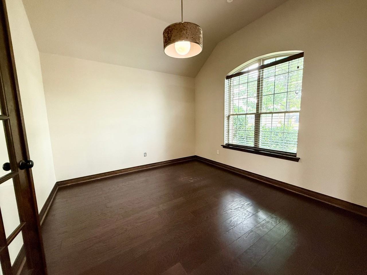 4321 Carrington Ct - Photo 5 of 31