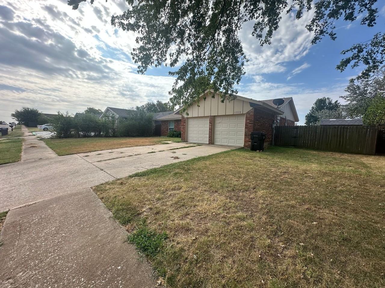 1112 Se 8th St - Photo 2 of 50