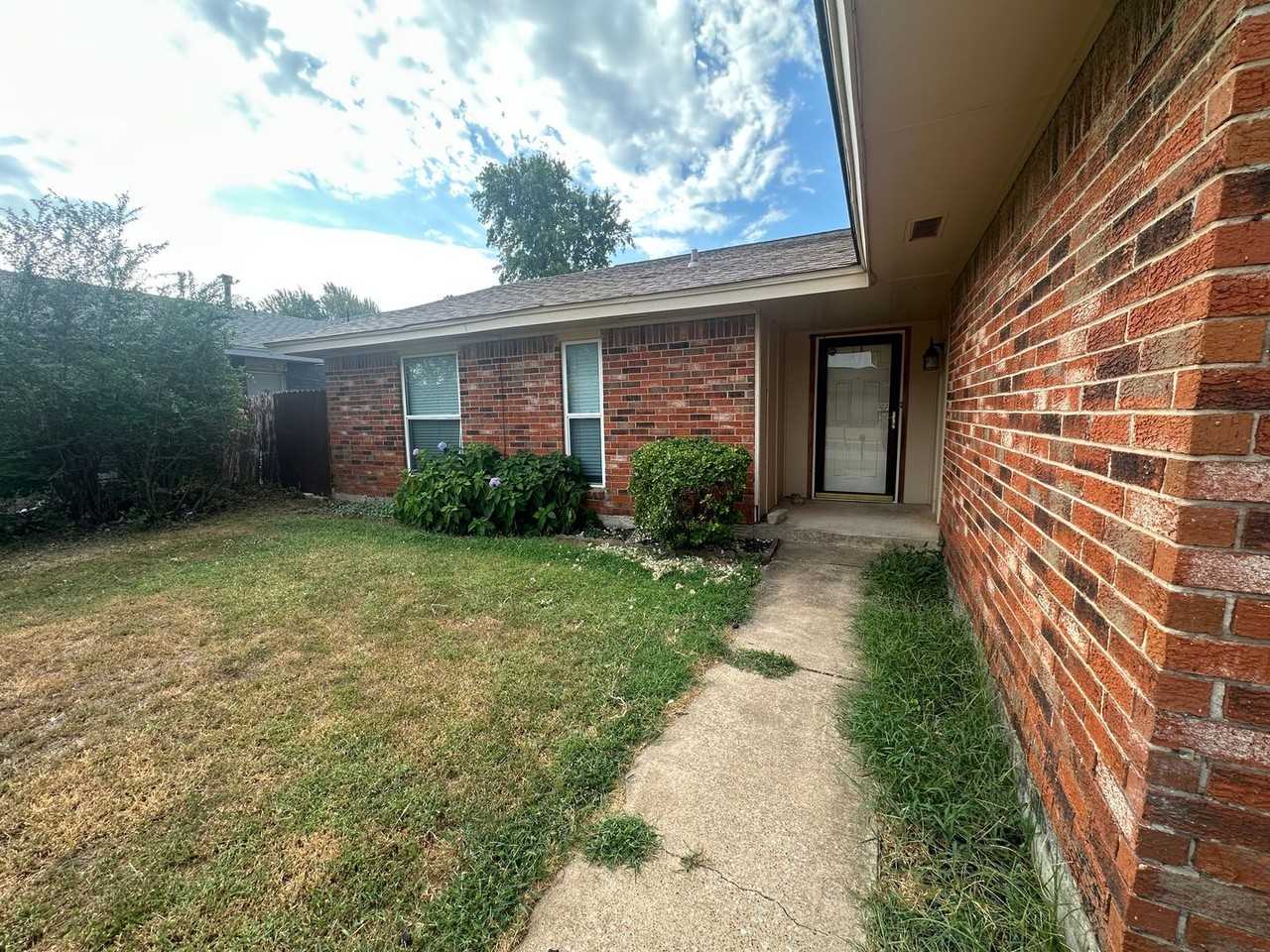 1112 Se 8th St - Photo 6 of 50