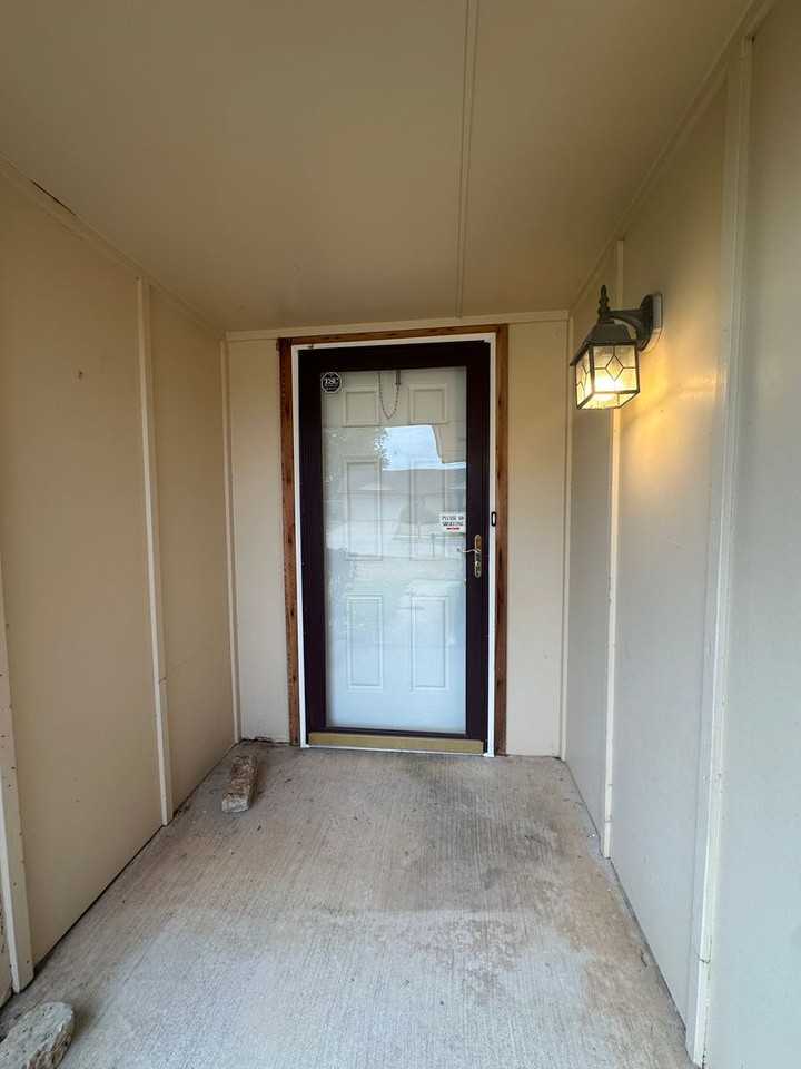 1112 Se 8th St - Photo 7 of 50