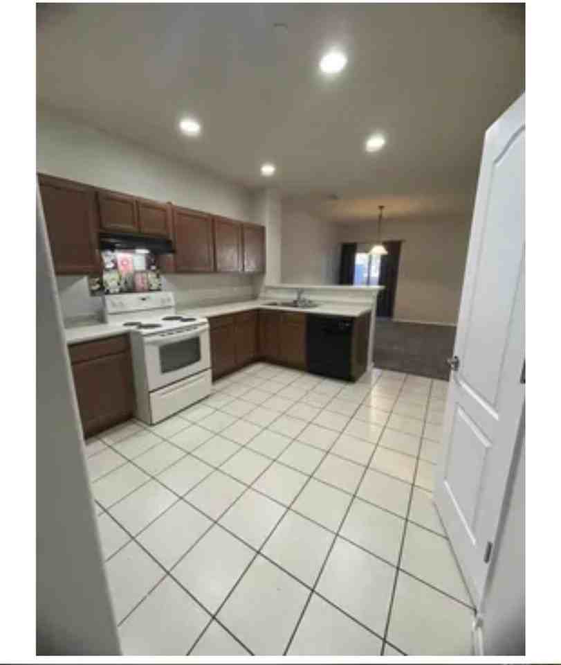 11032 Fort Point Ln Ne #B - Photo 3 of 3