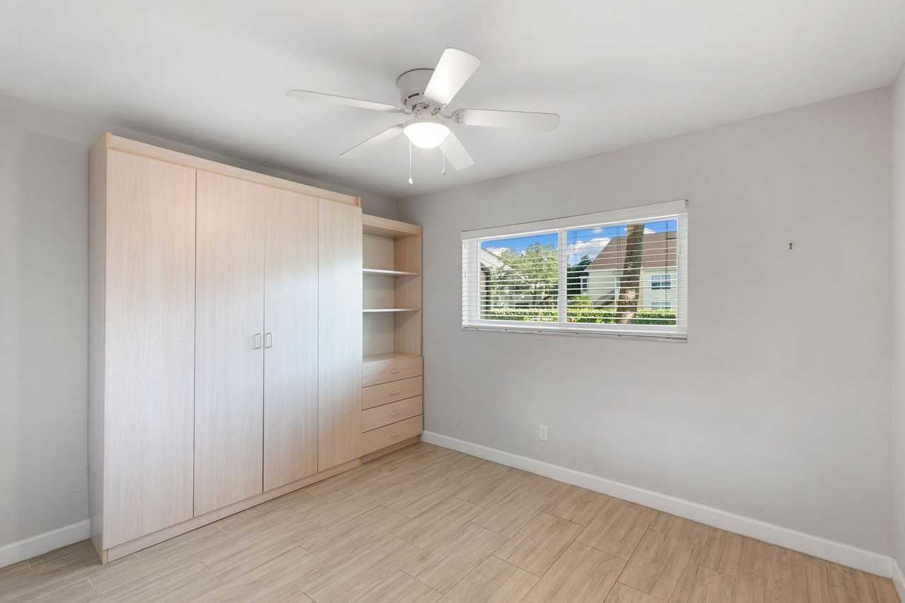 1008 Manatee Rd - Photo 6 of 24