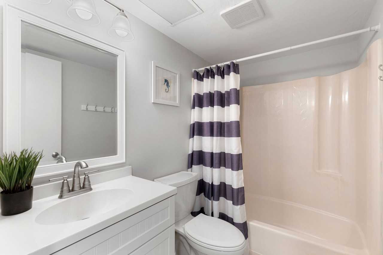 1008 Manatee Rd - Photo 7 of 24