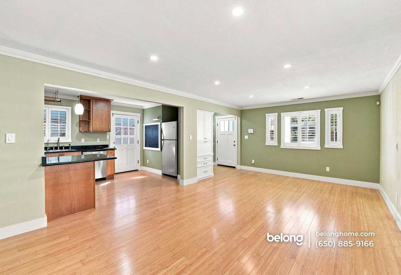 235 Washington St - Photo 5 of 20