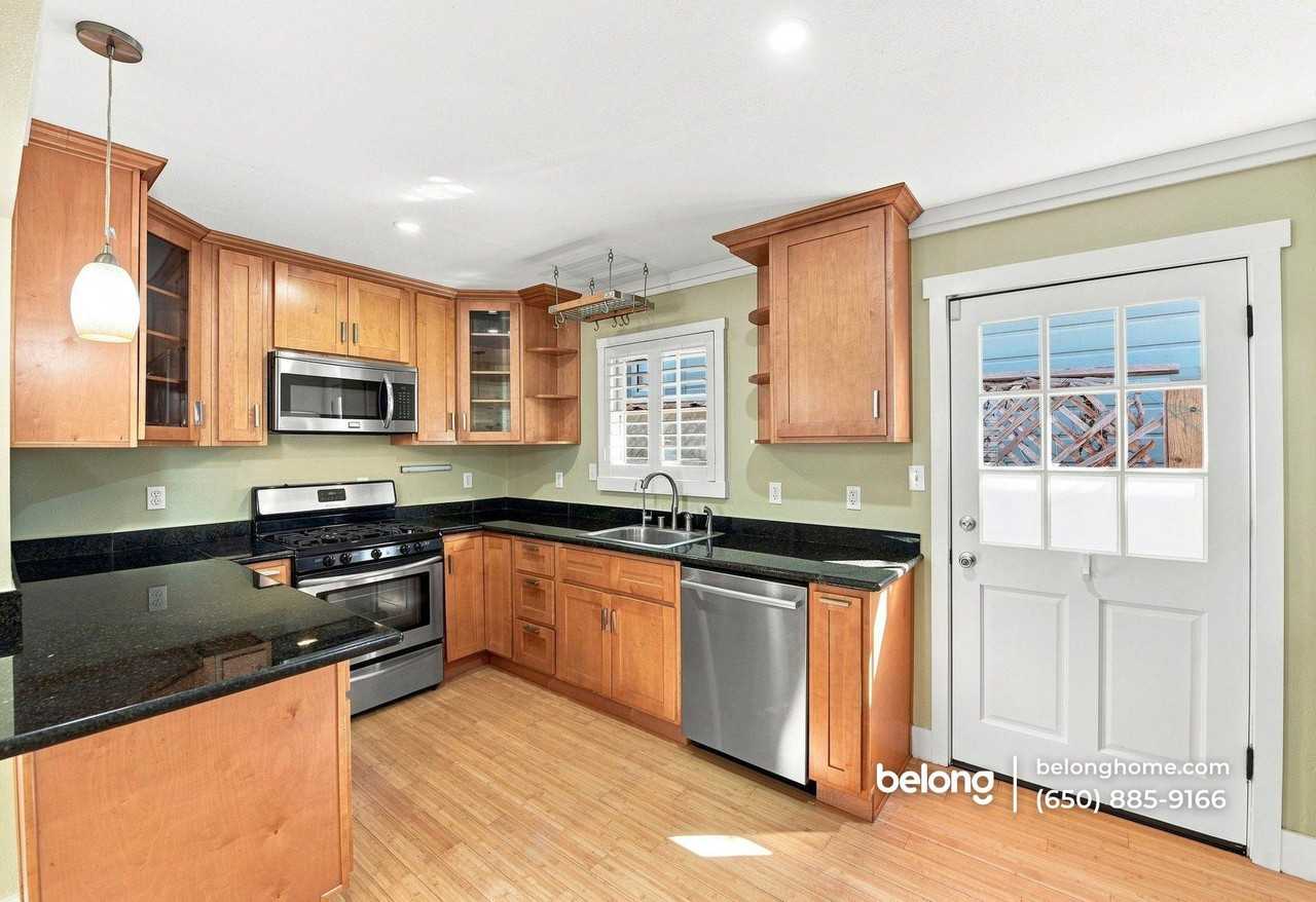 235 Washington St - Photo 6 of 20
