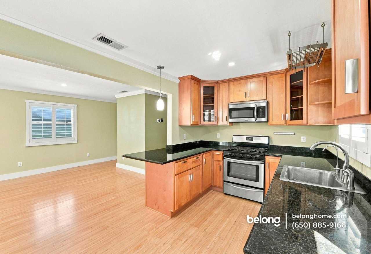 235 Washington St - Photo 7 of 20