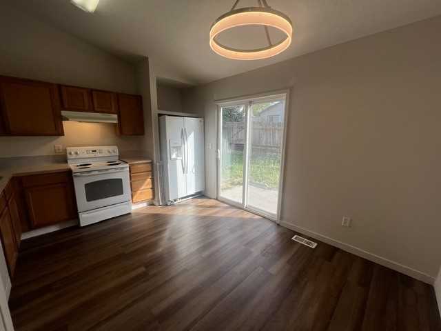 224 Palace Way - Photo 3 of 22