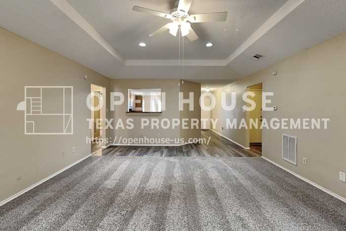 1112 Colony St - Photo 5 of 20