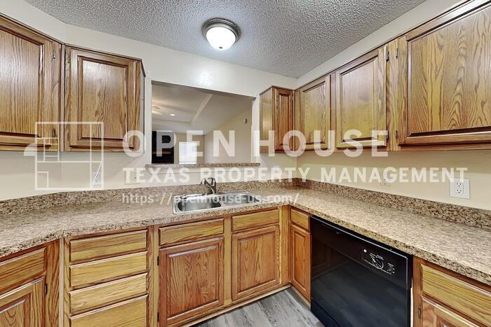 1112 Colony St - Photo 7 of 20