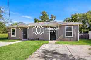 featured image of 2106 Henry St #B
