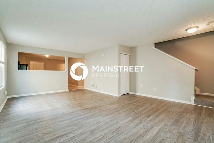 8123 Royal Elm Dr - Photo 4 of 17