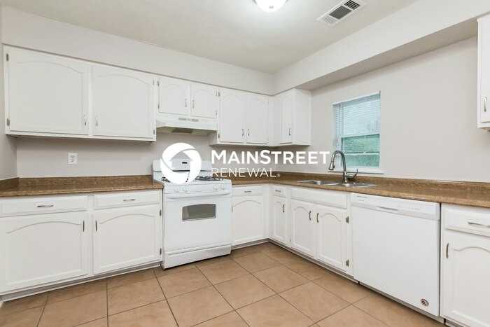 1849 Vauxhall Dr - Photo 4 of 16