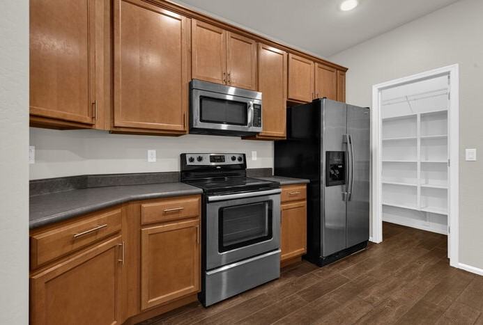 946 S Hawk Ln - Photo 3 of 35