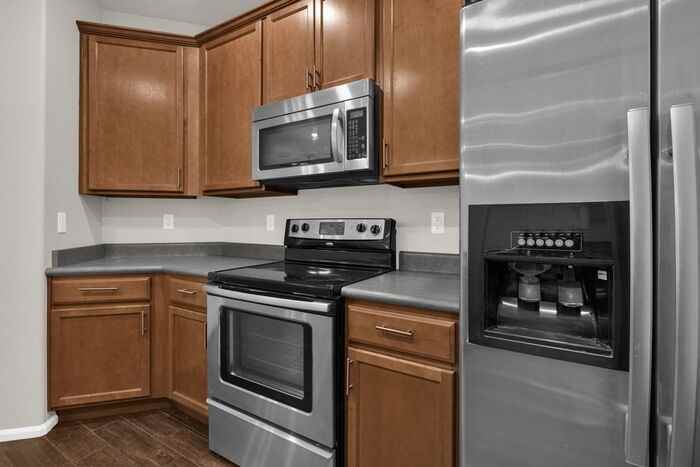946 S Hawk Ln - Photo 4 of 35