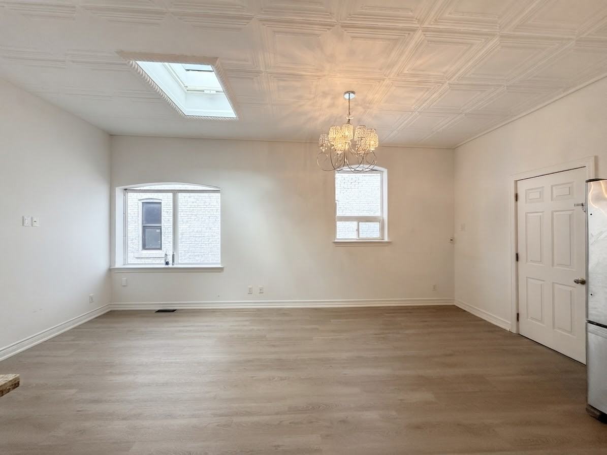 385 Jane St Uppr Front - Photo 2 of 28