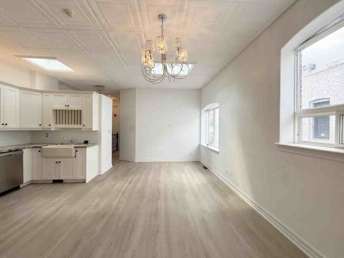 385 Jane St Uppr Front - Photo 5 of 28