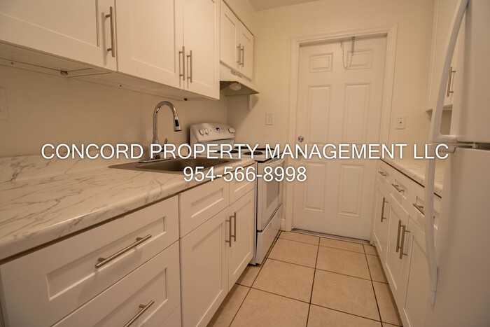 1831 Park Ln #3 - Photo 5 of 12