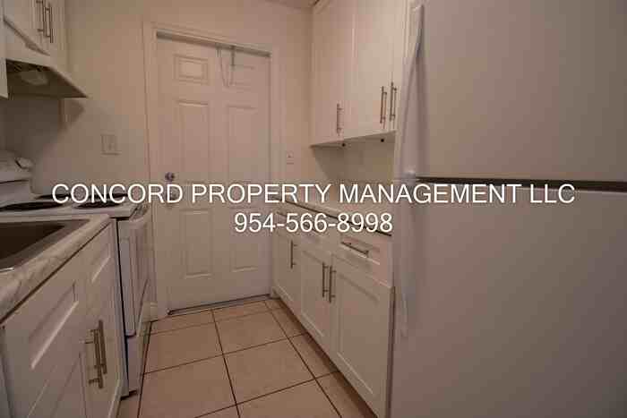1831 Park Ln #3 - Photo 6 of 12