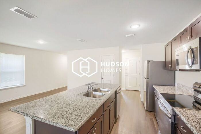 811 S Sutton St - Photo 4 of 14