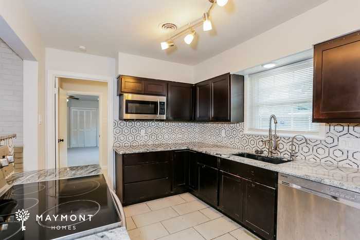 2316 Lynnhaven Rd - Photo 6 of 12