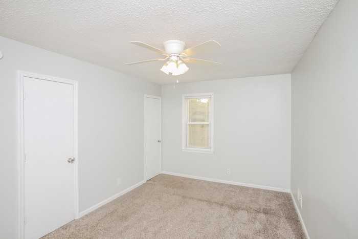 601 Wilmette Rd - Photo 6 of 10