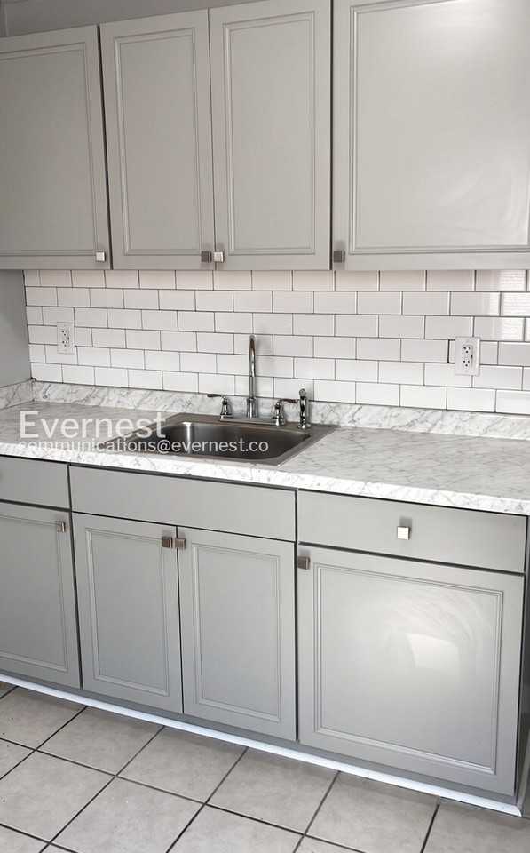 1903 Hobson Ln - Photo 3 of 18