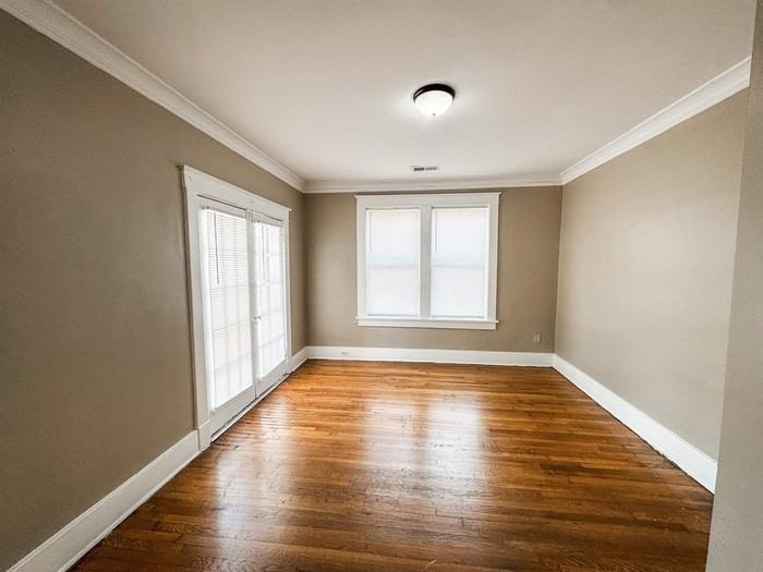 1659 Jackson Ave - Photo 4 of 11