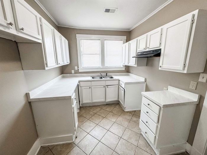 1659 Jackson Ave - Photo 6 of 11
