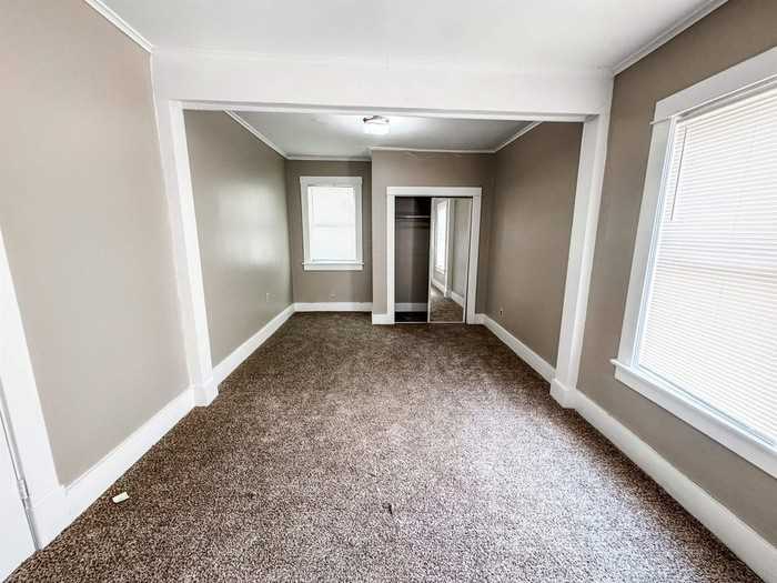 1659 Jackson Ave - Photo 7 of 11