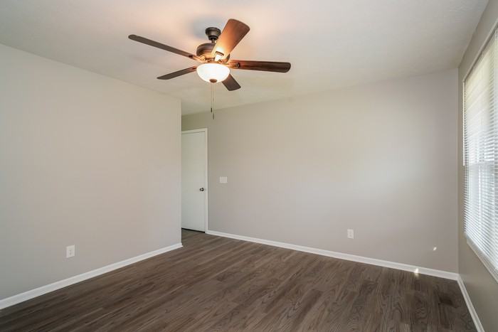 5219 Heathwood Dr - Photo 3 of 10