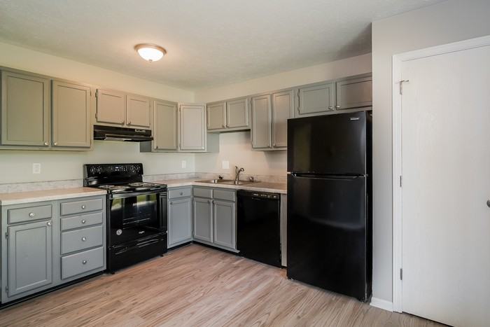 5219 Heathwood Dr - Photo 4 of 10