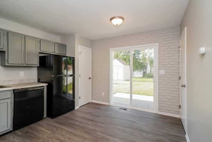 5219 Heathwood Dr - Photo 5 of 10