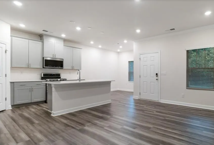 422 Nixon Rd - Photo 3 of 8